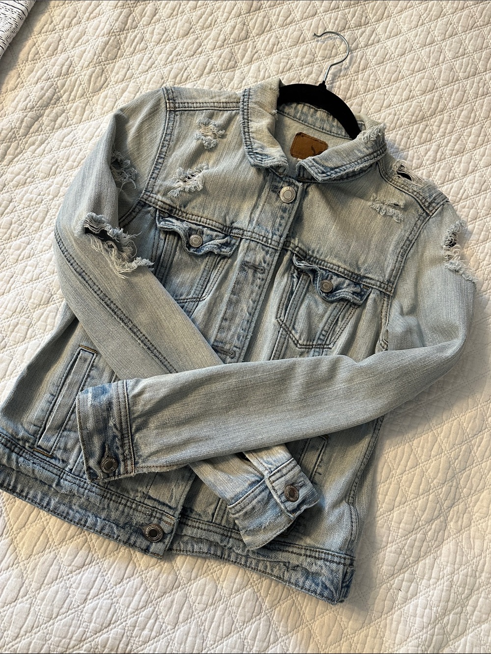 ✨ 3 for $30 ✨ AEO Jean Jacket